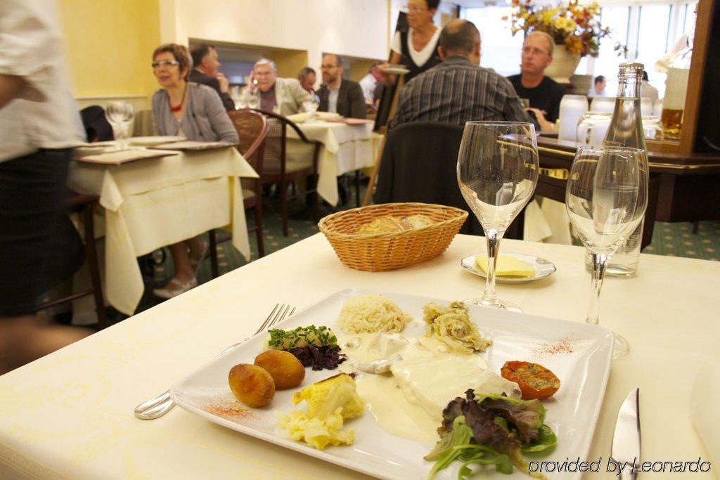 Brit Hotel Les Voyageurs Loudéac Restauracja zdjęcie