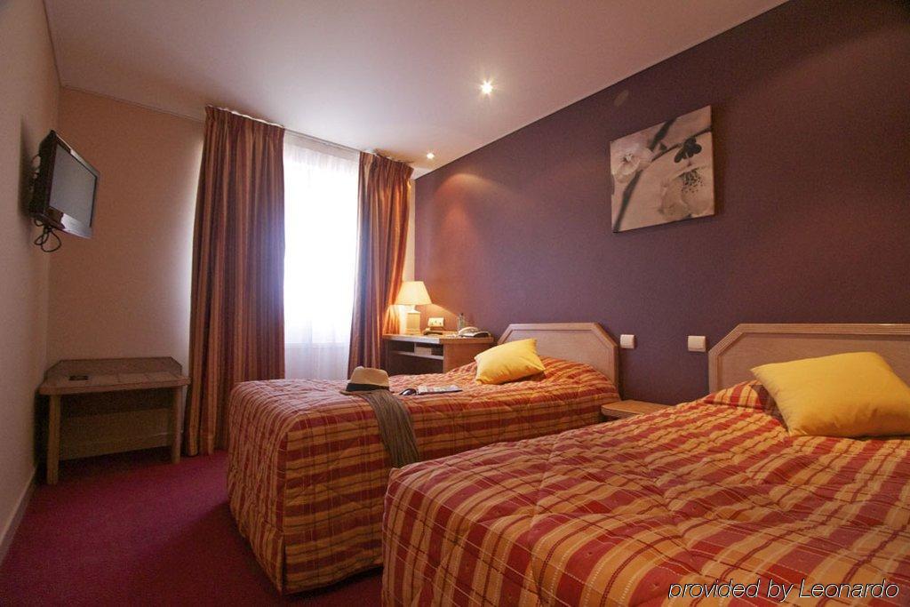 Brit Hotel Les Voyageurs Loudéac Pokój zdjęcie