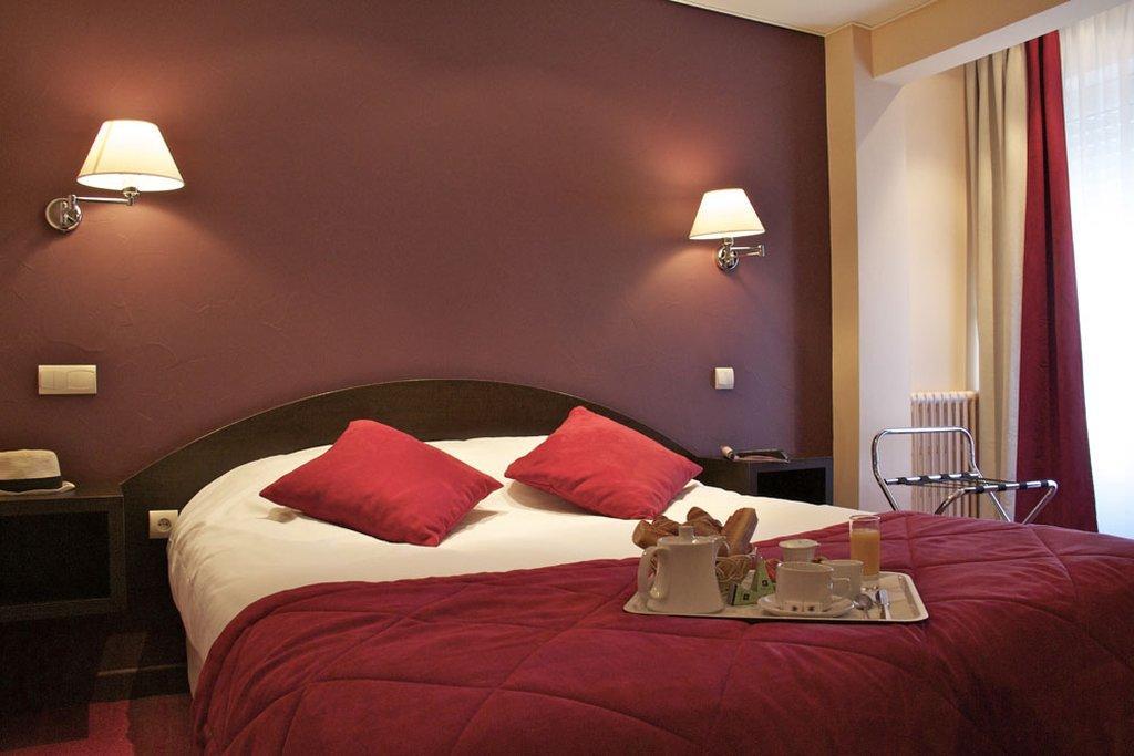 Brit Hotel Les Voyageurs Loudéac Zewnętrze zdjęcie