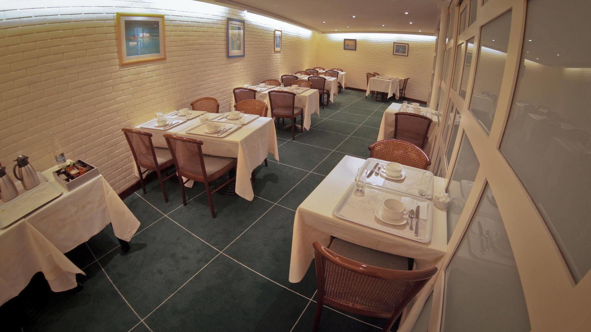 Brit Hotel Les Voyageurs Loudéac Zewnętrze zdjęcie